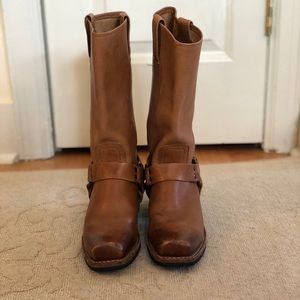 Frye women’s harness 12R boots